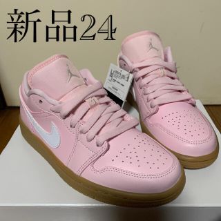 ナイキ(NIKE)のナイキ ウィメンズ エアジョーダン1 ロー ピンク/ガムライトブラウン(スニーカー)