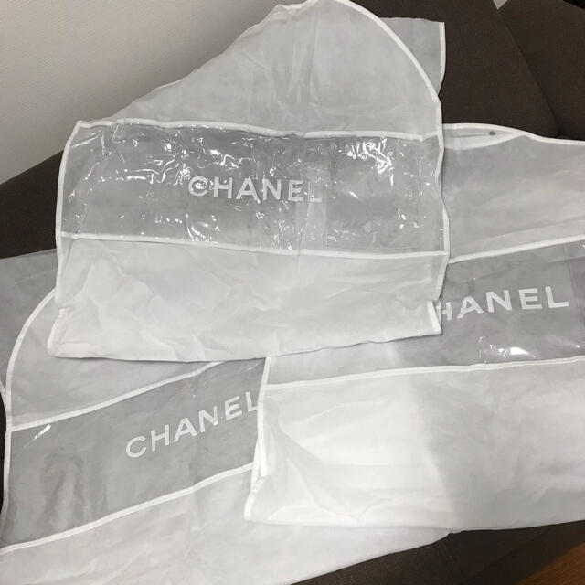 CHANEL(シャネル)のCHANEL シャネル 服収納袋 洋服カバー 3枚セット ホワイト インテリア/住まい/日用品の収納家具(押し入れ収納/ハンガー)の商品写真