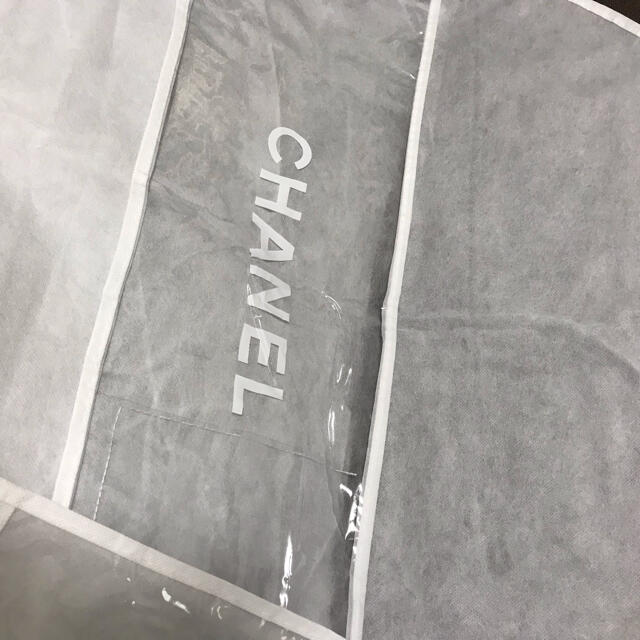 CHANEL(シャネル)のCHANEL シャネル 服収納袋 洋服カバー 3枚セット ホワイト インテリア/住まい/日用品の収納家具(押し入れ収納/ハンガー)の商品写真