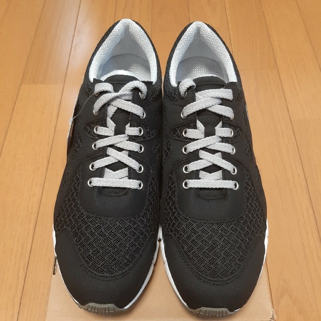 新品 ベネッシュ ベネシュ 運動靴 黒 23.5センチ iece.ie