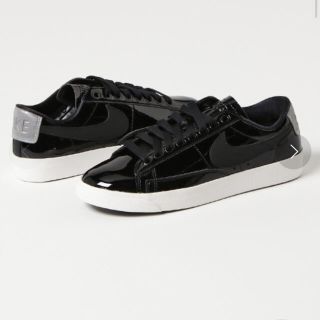 ナイキ(NIKE)のブレーザー エナメル NIKE WMNS BLAZER LOW SE PRM (スニーカー)