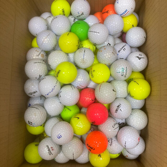 お買得❗️ロストボールと新品ティーと新品ボール12個 チケットのスポーツ(ゴルフ)の商品写真
