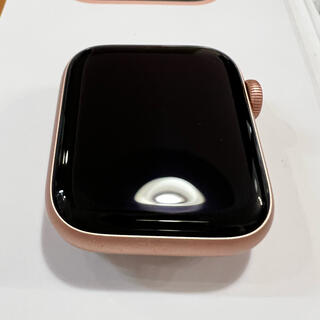 アップルウォッチ(Apple Watch)のApple Watch Series 5（GPSモデル）- 40mmゴールド(腕時計(デジタル))