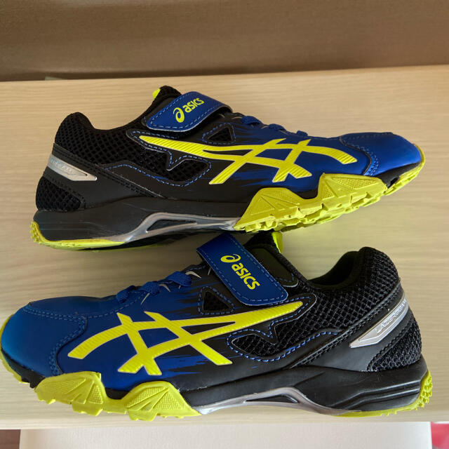 asics(アシックス)のアシックス  レーザービーム　22.0cm キッズ/ベビー/マタニティのキッズ靴/シューズ(15cm~)(スニーカー)の商品写真