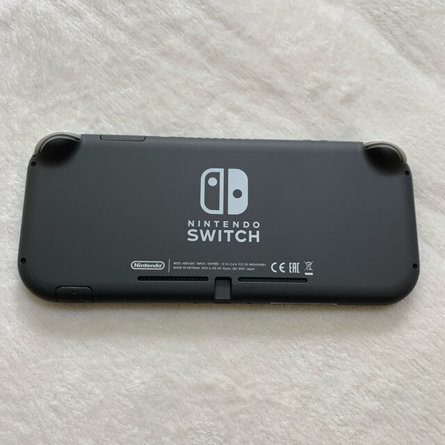 週末値下げ‼️(保証期間内)Nintendo switch light モンハン