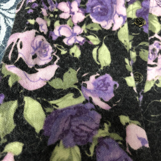 ANNA SUI mini(アナスイミニ)のアナスイミニ 花柄カーディガン　130サイズ キッズ/ベビー/マタニティのキッズ服女の子用(90cm~)(カーディガン)の商品写真