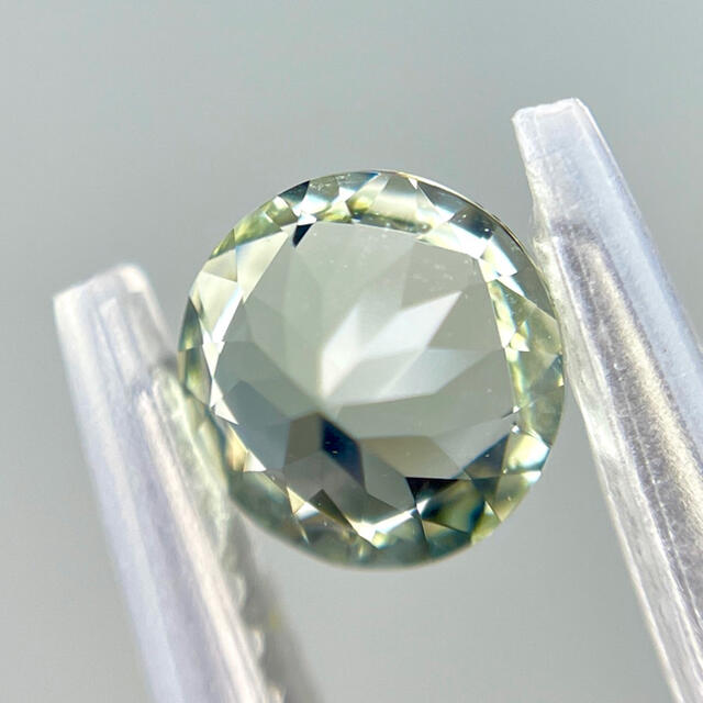 ふんわり花開くダリア????グリニッシュライトイエローベリル0.835ct