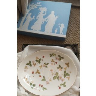 ウェッジウッド(WEDGWOOD)の【感謝価格】新品未使用  ウエッジウッド  大きなお皿   ワイルドストロベリー(食器)