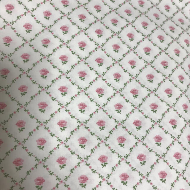 LAURA ASHLEY(ローラアシュレイ)の専用　　ローラアシュレイ生地　ケイトローズ　 ハンドメイドの素材/材料(生地/糸)の商品写真