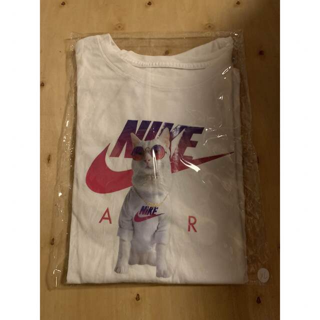 NIKE(ナイキ)のNIKE ねこ  猫Tシャツ レディースのトップス(Tシャツ(半袖/袖なし))の商品写真