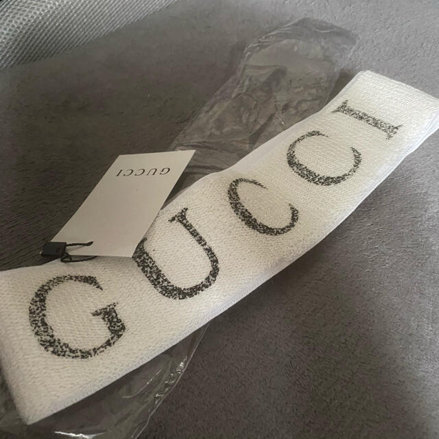 Gucci(グッチ)のGucci ヘアバンド 白 レディースのヘアアクセサリー(ヘアバンド)の商品写真