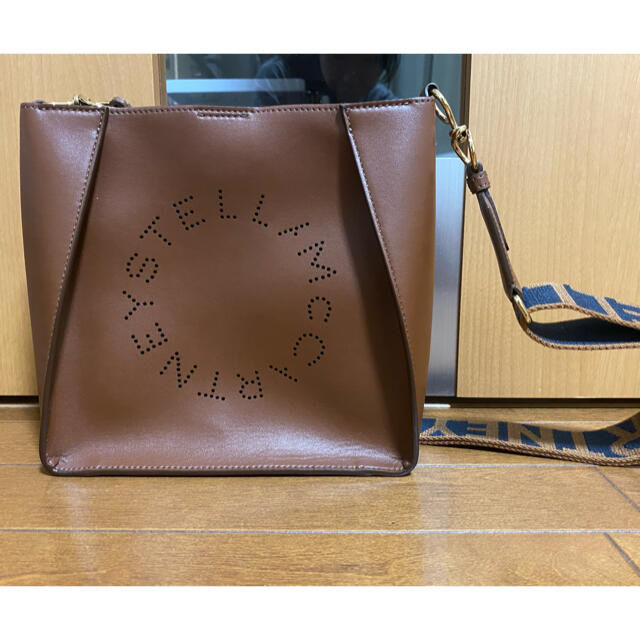 Stella McCartney(ステラマッカートニー)のステラマッカートニー　ロゴバッグ　人気色シナモン レディースのバッグ(ショルダーバッグ)の商品写真