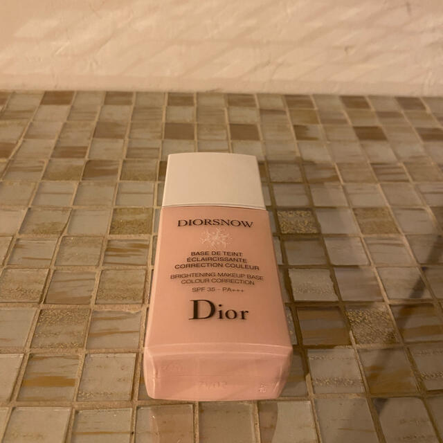 Christian Dior(クリスチャンディオール)のディオール スノー ベース ローズ 化粧下地 UV35 コスメ/美容のベースメイク/化粧品(コントロールカラー)の商品写真