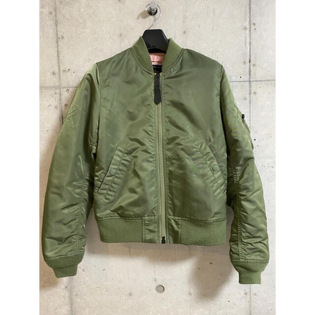 ALPHA INDUSTRIES(アルファインダストリーズ)のアルファインダストリーズ　MA-1ジャケット レディースのジャケット/アウター(ミリタリージャケット)の商品写真