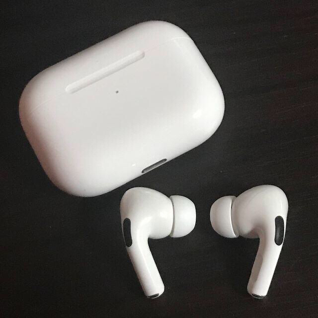 Apple(アップル)のApple AirPods Pro (第1世代) スマホ/家電/カメラのオーディオ機器(ヘッドフォン/イヤフォン)の商品写真