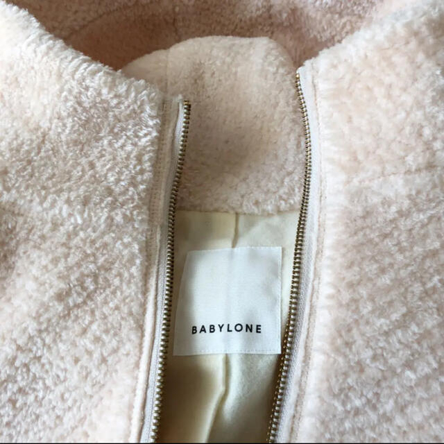 BABYLONE(バビロン)のBABYLONE ⭐️美品⭐️ ボア フード コート Mサイズ　オフホワイト レディースのジャケット/アウター(ロングコート)の商品写真