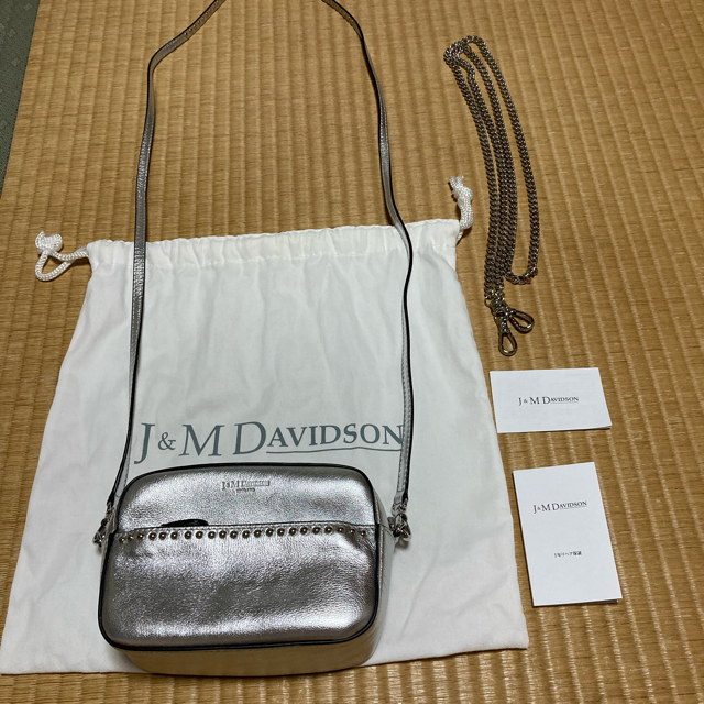 J&M DAVIDSON(ジェイアンドエムデヴィッドソン)のJ&M DAVIDSON リップスティックシルバー　新モデル レディースのバッグ(ショルダーバッグ)の商品写真