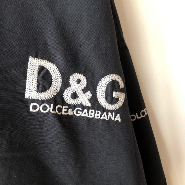 DOLCE&GABBANA 刺繍ロゴ マウンテンパーカーの通販 by カピバラの古着屋さん's shop｜ドルチェアンドガッバーナならラクマ - 古着 D&G ドルチェアンドガッパーナ 安い超歓迎