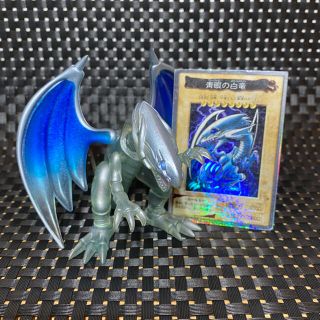 バンダイ(BANDAI)の遊戯王　旧カード7枚　【 ブルーアイズホワイトドラゴン　フィギュア】のオマケ付き(シングルカード)