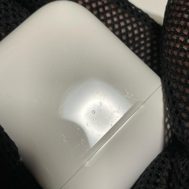 Apple(アップル)のAirPods with Wireless Charging Case 第二世代 スマホ/家電/カメラのオーディオ機器(ヘッドフォン/イヤフォン)の商品写真