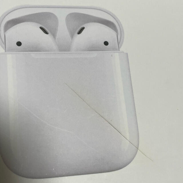 Apple(アップル)のAirPods with Wireless Charging Case 第二世代 スマホ/家電/カメラのオーディオ機器(ヘッドフォン/イヤフォン)の商品写真