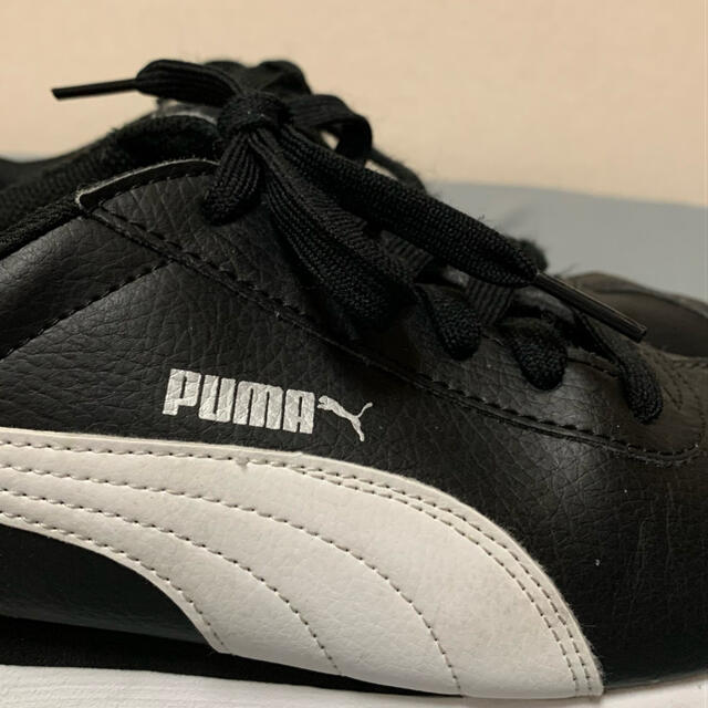 PUMA(プーマ)のPUMA スニーカー24.5cm スポーツ/アウトドアのランニング(シューズ)の商品写真