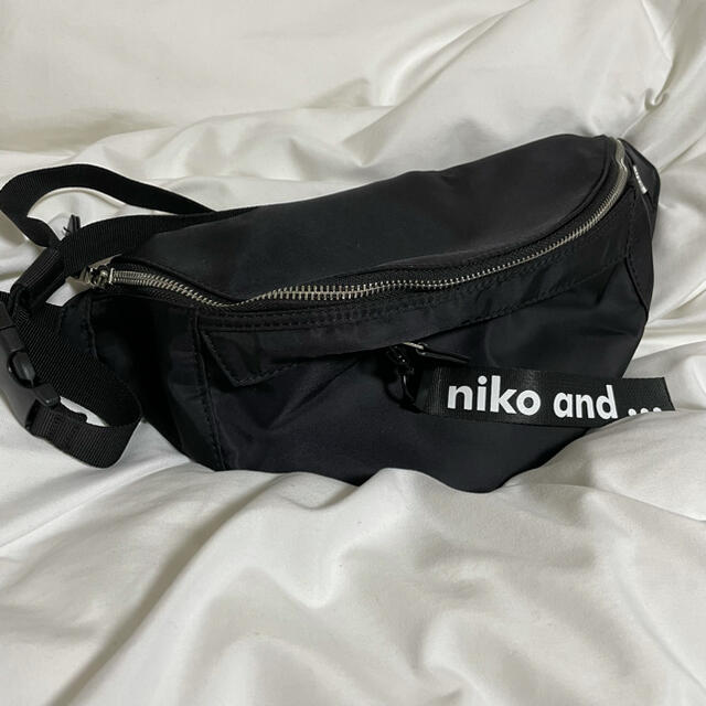 niko and...(ニコアンド)のniko and… ニコアンド ボディバッグ レディースのバッグ(ボディバッグ/ウエストポーチ)の商品写真
