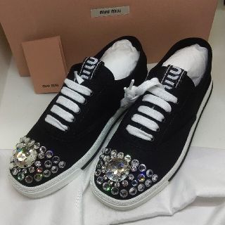 難アリ miumiuスニーカーミュウミュウビジュー