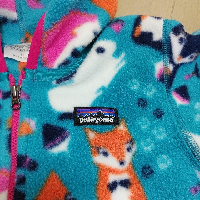 patagonia(パタゴニア)のpatagonia　パタゴニア　シンチア　フリースジャケット　120　アニマル柄 キッズ/ベビー/マタニティのキッズ服女の子用(90cm~)(ジャケット/上着)の商品写真