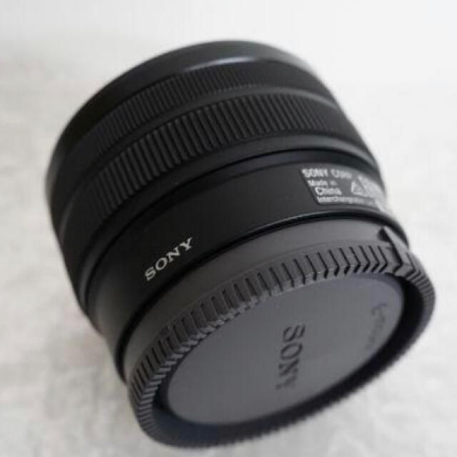 SONY(ソニー)の【使用ごく少】SONY FE28-60mm F4-5.6 SEL2860 スマホ/家電/カメラのカメラ(レンズ(ズーム))の商品写真