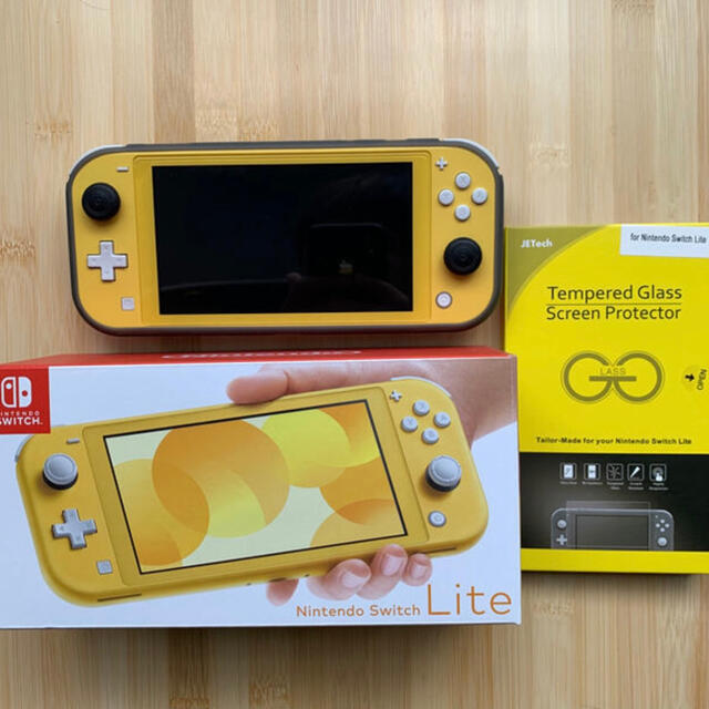 Nintendo Switch Lite  本体　イエロー エンタメ/ホビーのゲームソフト/ゲーム機本体(携帯用ゲーム機本体)の商品写真