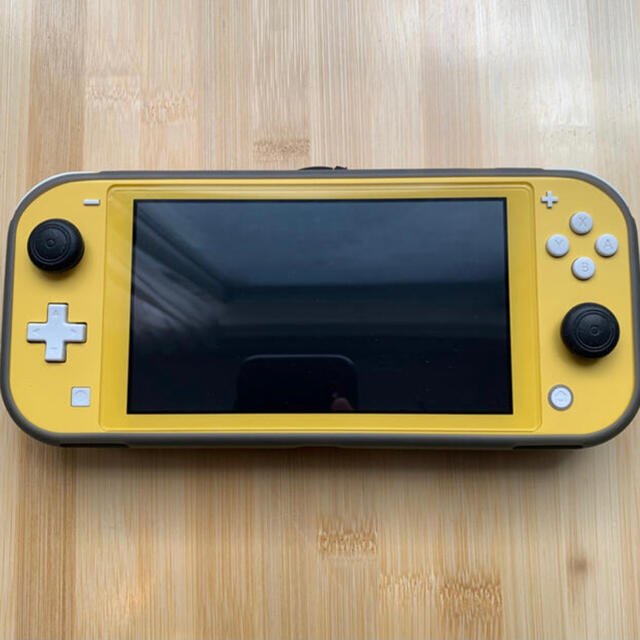 Nintendo Switch Lite  本体　イエロー エンタメ/ホビーのゲームソフト/ゲーム機本体(携帯用ゲーム機本体)の商品写真