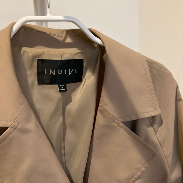 INDIVI(インディヴィ)の定価50600円　美品　INDIVI ロングトレンチコート　ベージュ　コート レディースのジャケット/アウター(トレンチコート)の商品写真