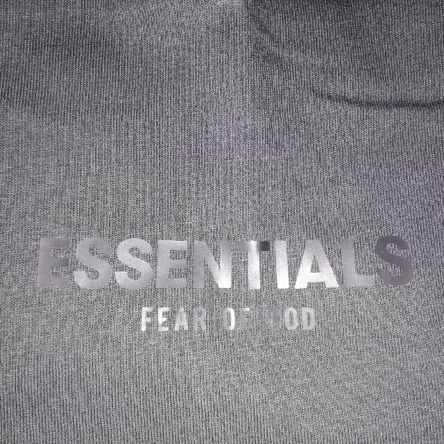 FEAR OF GOD(フィアオブゴッド)の商品名:ESSENTIALSリフレクティブTシャツ メンズのトップス(Tシャツ/カットソー(半袖/袖なし))の商品写真