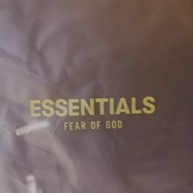 FEAR OF GOD(フィアオブゴッド)の商品名:ESSENTIALSリフレクティブTシャツ メンズのトップス(Tシャツ/カットソー(半袖/袖なし))の商品写真