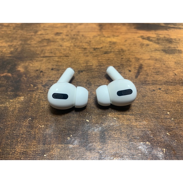 Apple(アップル)のAirPods pro 美品 スマホ/家電/カメラのオーディオ機器(ヘッドフォン/イヤフォン)の商品写真