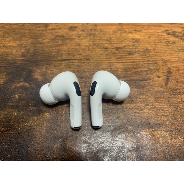 Apple(アップル)のAirPods pro 美品 スマホ/家電/カメラのオーディオ機器(ヘッドフォン/イヤフォン)の商品写真