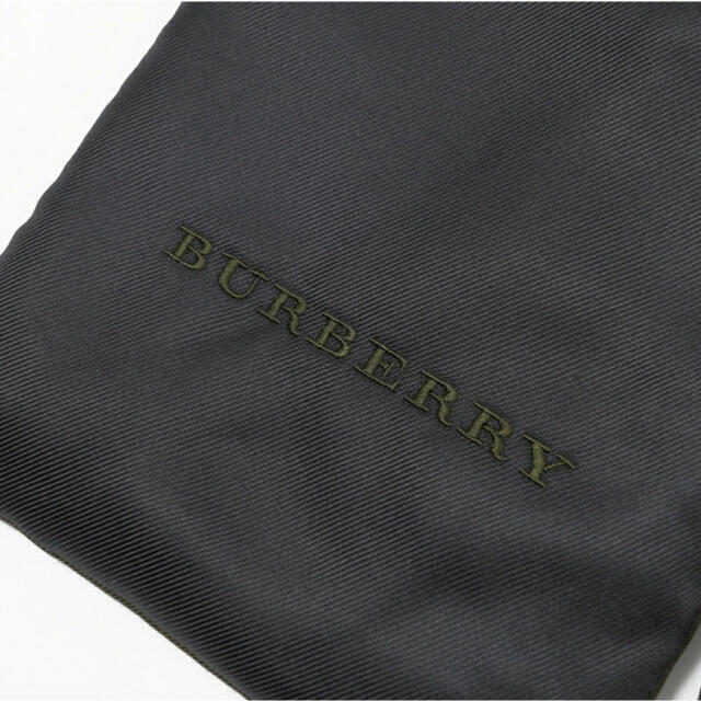 BURBERRY(バーバリー)の新品未使用バーバリーロゴ刺繍中綿シルクマフラー レディースのファッション小物(マフラー/ショール)の商品写真