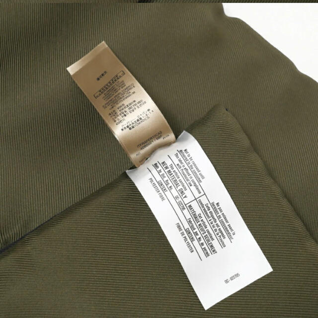 BURBERRY(バーバリー)の新品未使用バーバリーロゴ刺繍中綿シルクマフラー レディースのファッション小物(マフラー/ショール)の商品写真
