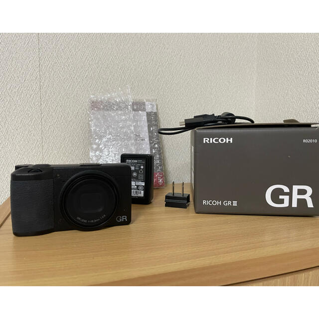 RICOH(リコー)のGR3  バッテリー合計3つ スマホ/家電/カメラのカメラ(コンパクトデジタルカメラ)の商品写真