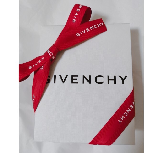 GIVENCHY(ジバンシィ)のラッピング付き　GIVENCHY　ジバンシイ　限定　プリズムリーブル コスメ/美容のベースメイク/化粧品(フェイスパウダー)の商品写真