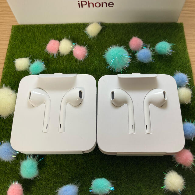 Apple(アップル)のiphone Apple純正イヤホン×2 ライトニング　新品未使用earpods スマホ/家電/カメラのオーディオ機器(ヘッドフォン/イヤフォン)の商品写真