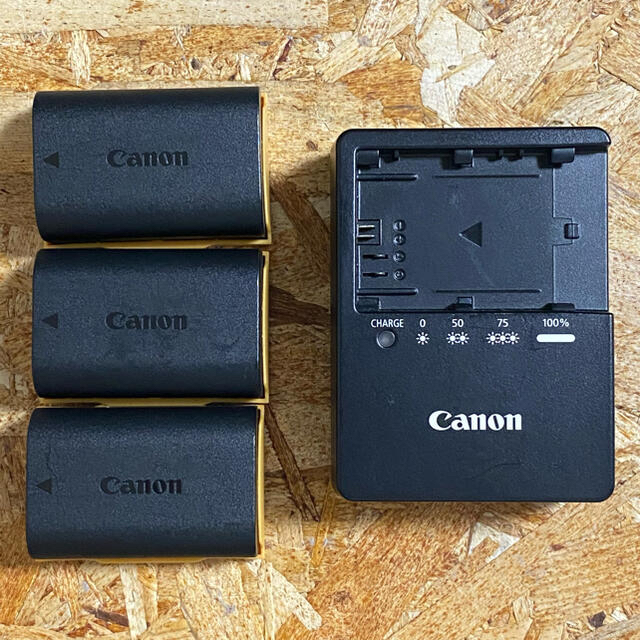 オレンジ色点滅充電完了Canon  純正 LP-E6N ３個 ＋ 専用充電器 LC-E6