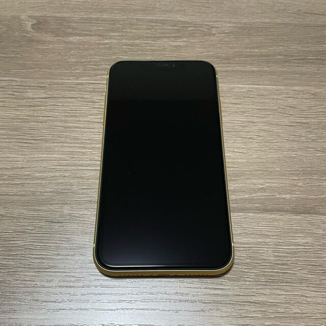 iPhone(アイフォーン)の【美品】iPhone XR Yellow 128 GB Softbank スマホ/家電/カメラのスマートフォン/携帯電話(スマートフォン本体)の商品写真