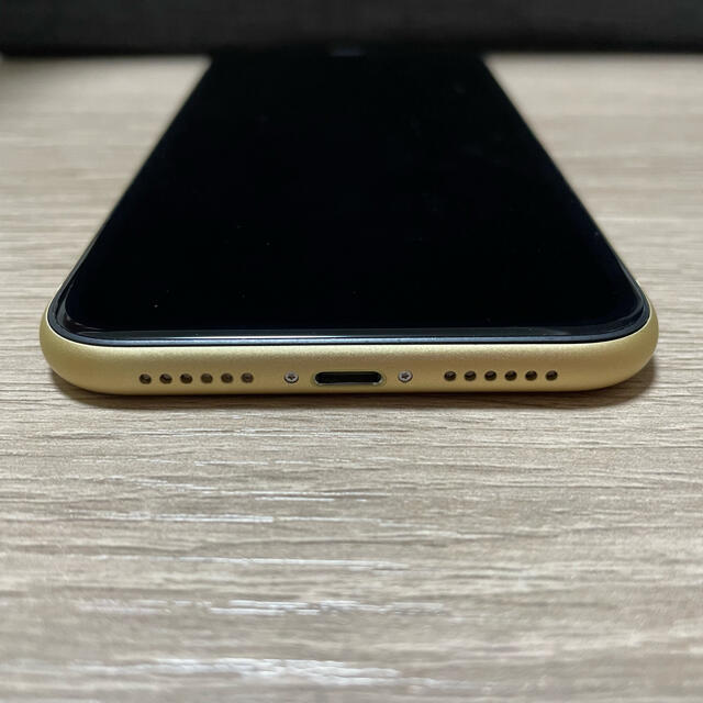 iPhone(アイフォーン)の【美品】iPhone XR Yellow 128 GB Softbank スマホ/家電/カメラのスマートフォン/携帯電話(スマートフォン本体)の商品写真