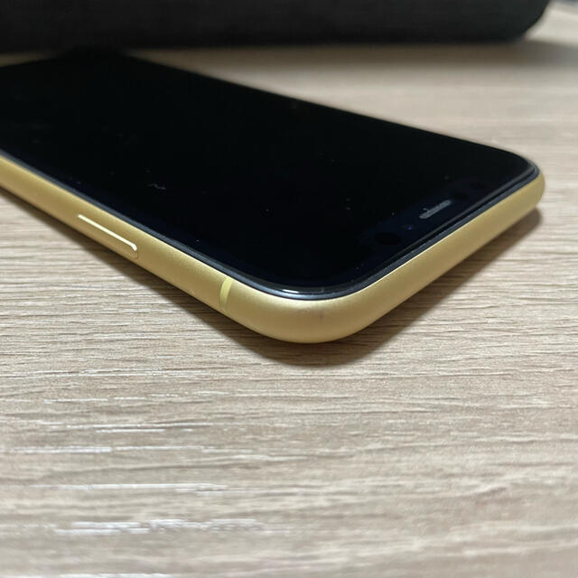 iPhone(アイフォーン)の【美品】iPhone XR Yellow 128 GB Softbank スマホ/家電/カメラのスマートフォン/携帯電話(スマートフォン本体)の商品写真