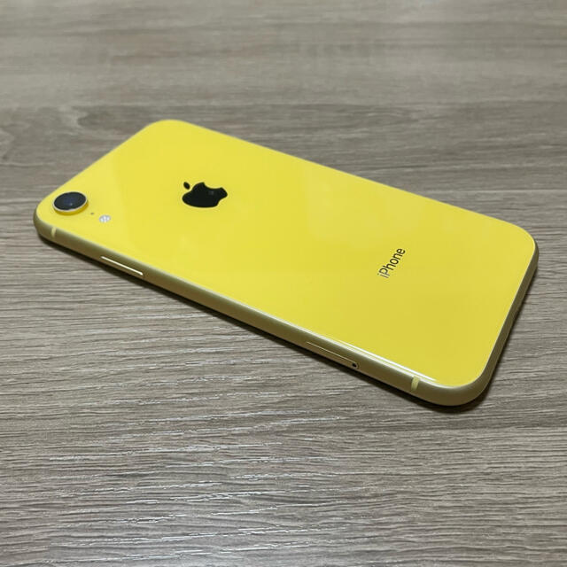 iPhone(アイフォーン)の【美品】iPhone XR Yellow 128 GB Softbank スマホ/家電/カメラのスマートフォン/携帯電話(スマートフォン本体)の商品写真