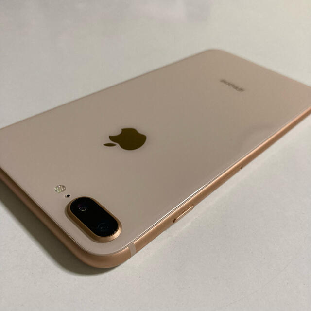 iPhone(アイフォーン)の【SIMフリー美品】iPhone8 Plus ＋ 256GB ゴールド 金 au スマホ/家電/カメラのスマートフォン/携帯電話(スマートフォン本体)の商品写真