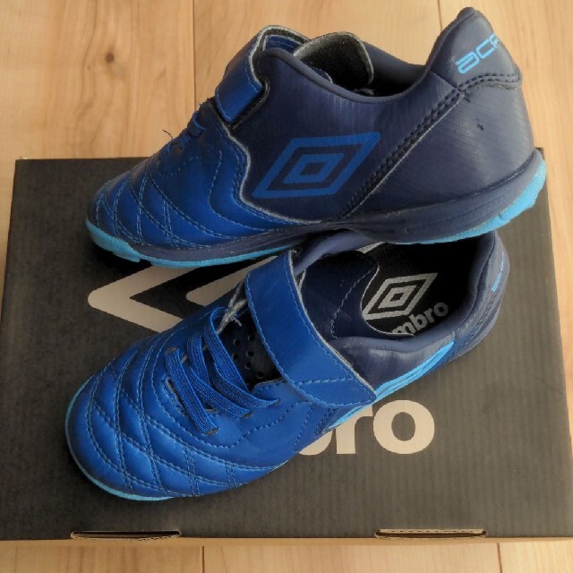 UMBRO(アンブロ)のumbro シューズ　17センチ キッズ/ベビー/マタニティのキッズ靴/シューズ(15cm~)(スニーカー)の商品写真