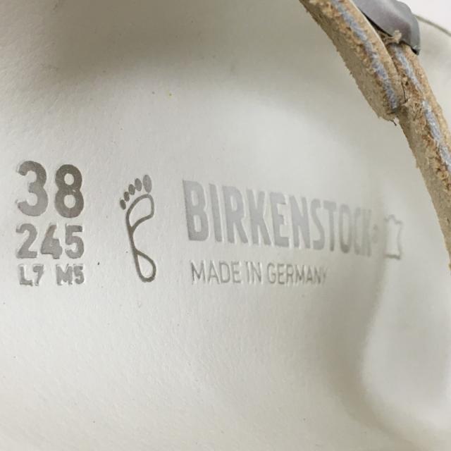 BIRKENSTOCK(ビルケンシュトック)のビルケンシュトック サンダル 38 - 白 合皮 レディースの靴/シューズ(サンダル)の商品写真